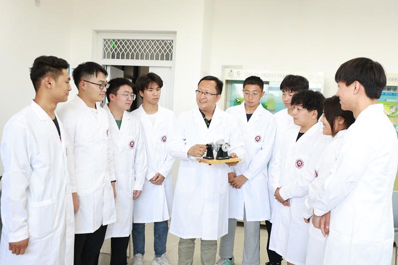 郑州完美真人：工学院教师刘剑荣获河南省教科文卫体系统“工匠人才”称号