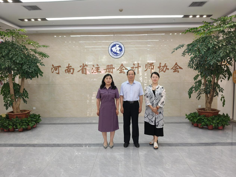 财税学院与河南华尔汇会计师事务所、河南省注协开展校企合作座谈会