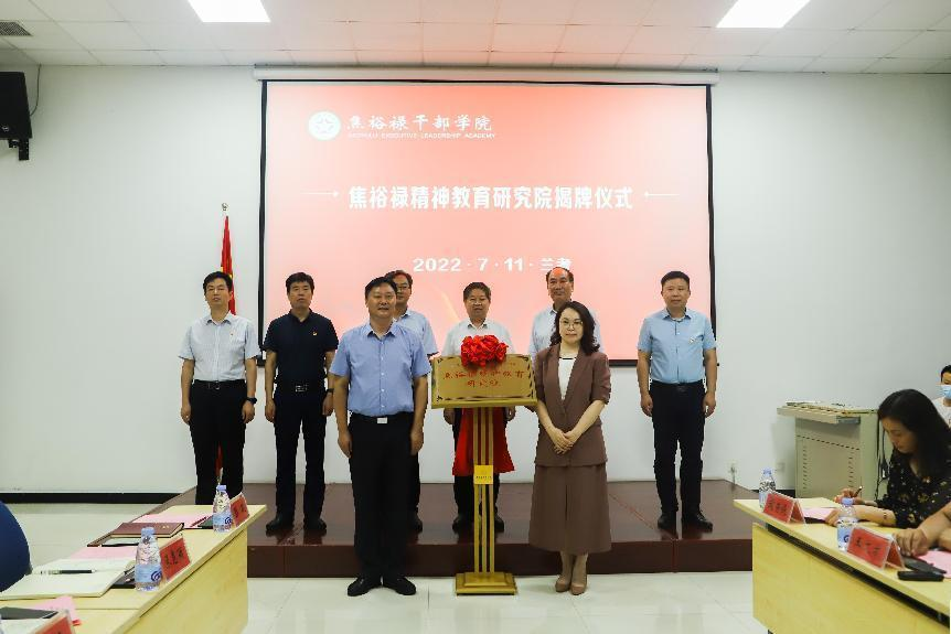 郑州完美真人：用焦裕禄精神 为学生成才补钙壮骨